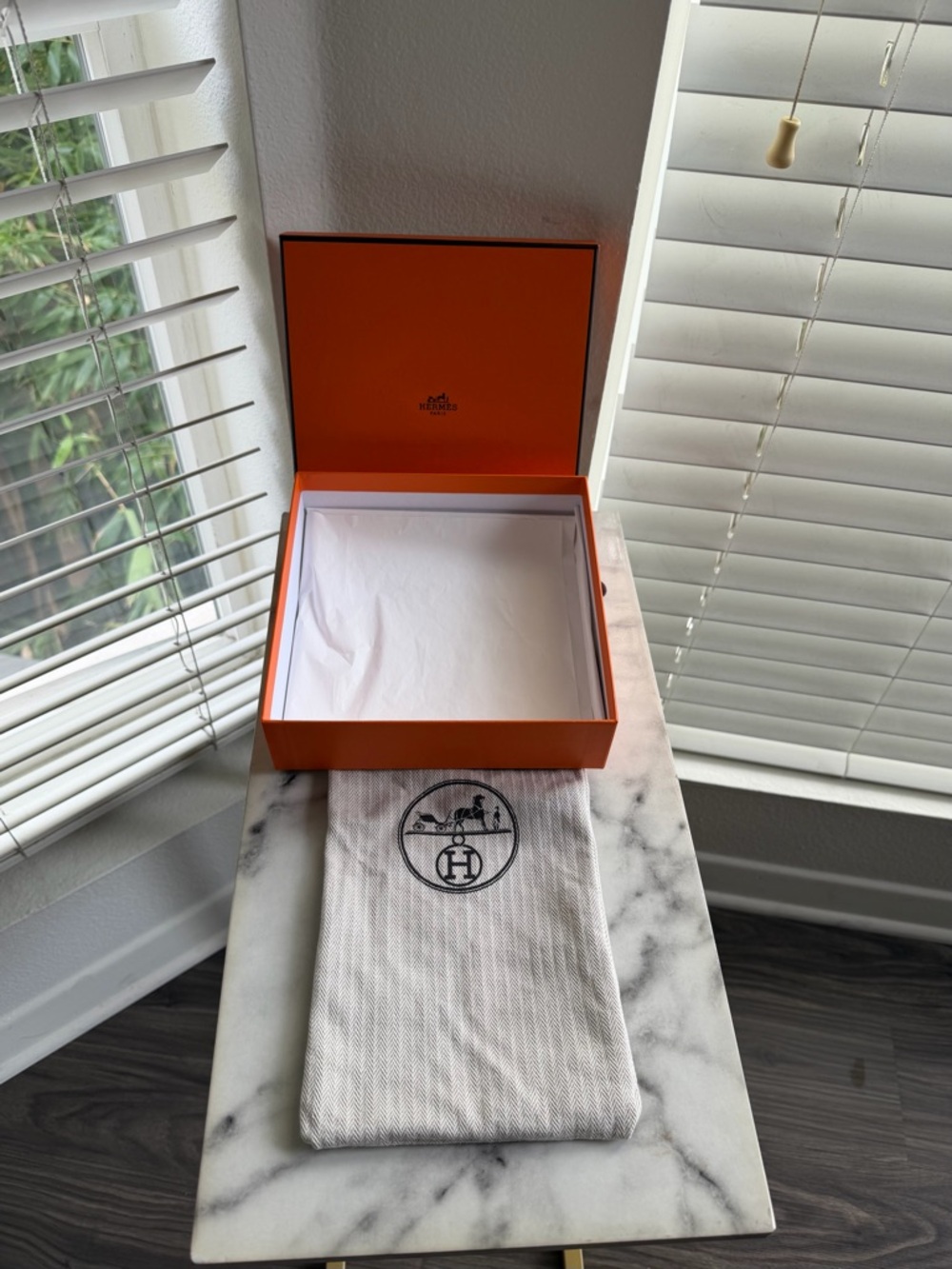 Authentic Hermès Gifting Set Orange Box 7.5" x 7.5” Tissue Paper Dustbag 13"x6" - Picture 5 of 9